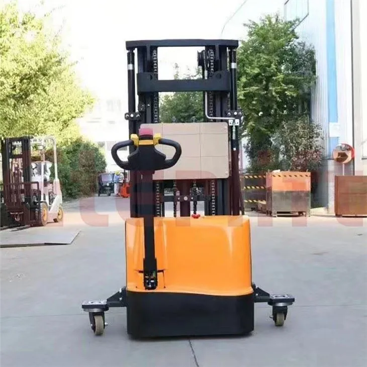 Forklift Stacker Listrik Dengan Baterai Bertenaga