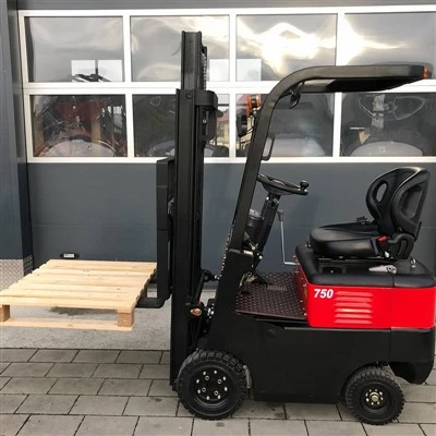 Truk Forklift Listrik Untuk Penanganan Material